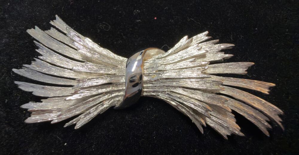 VTG Monet Silver Tone Harvest Wheat Sheaf Brooch Textured Modernist Statement